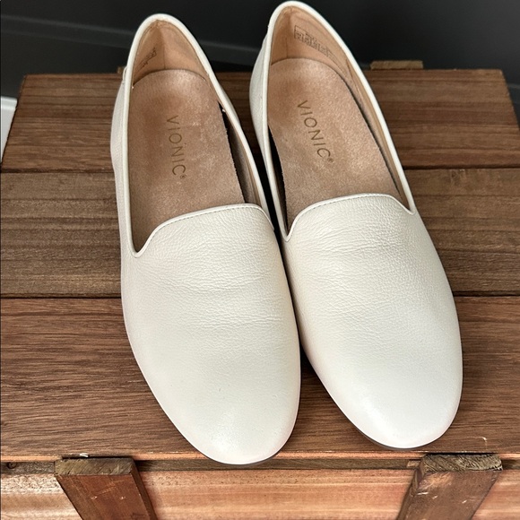 Vionic Willa Women's Cream Leather Loafers size 6 NWOB - Picture 6 of 6